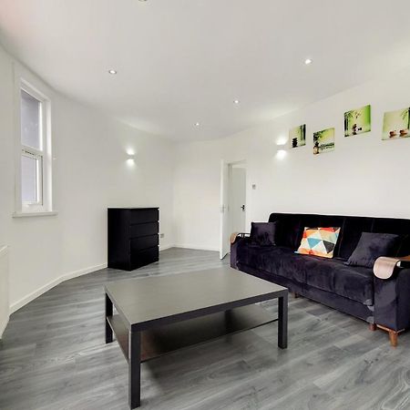 لندن Lovely 4 Bed Apartment Perfect For Families! المظهر الخارجي الصورة