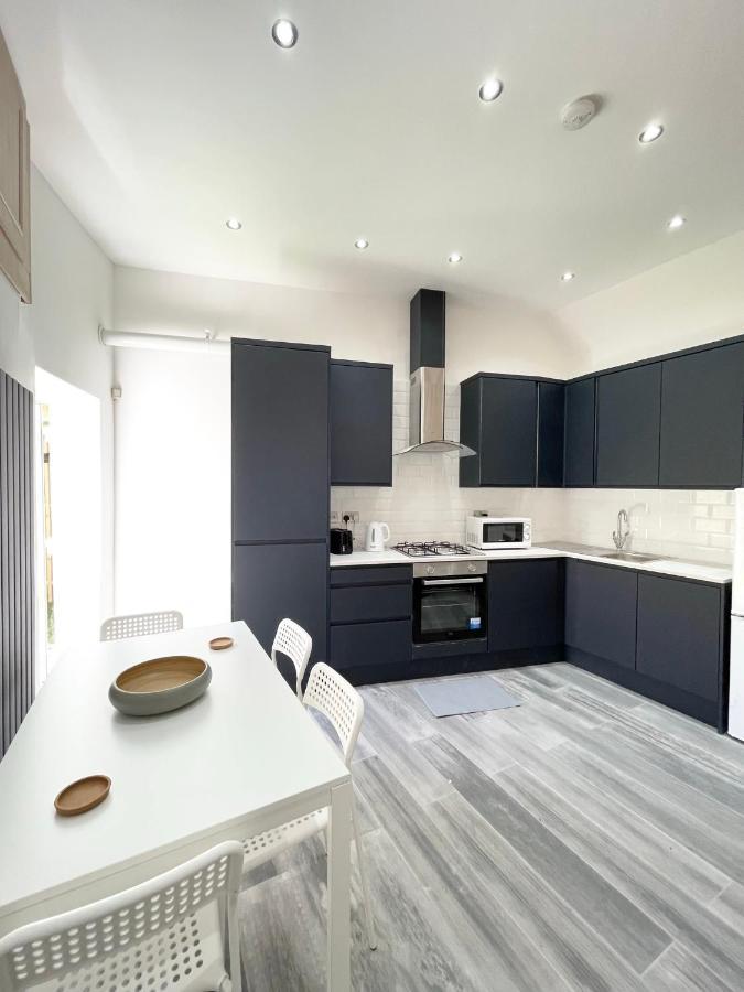 لندن Lovely 4 Bed Apartment Perfect For Families! المظهر الخارجي الصورة